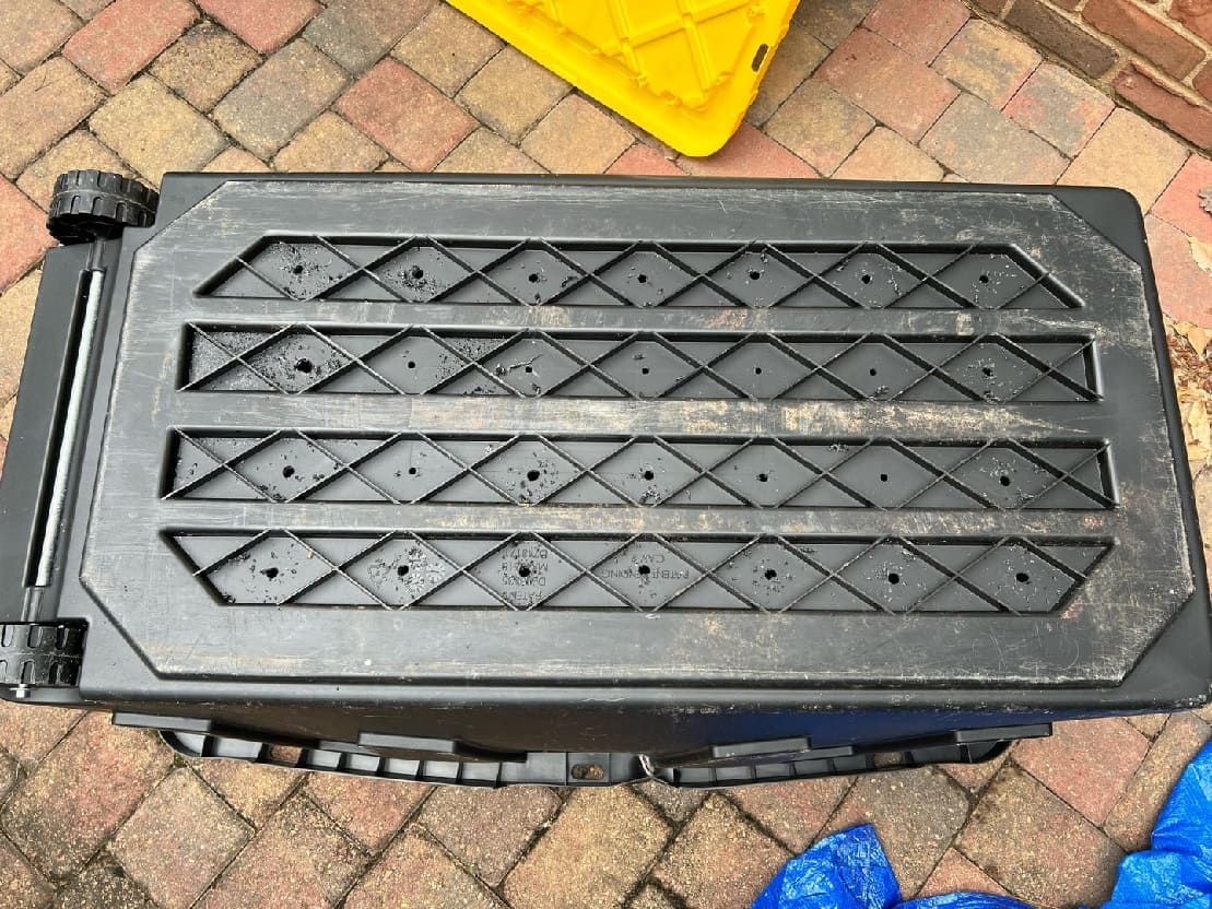 multiple drainage holes i