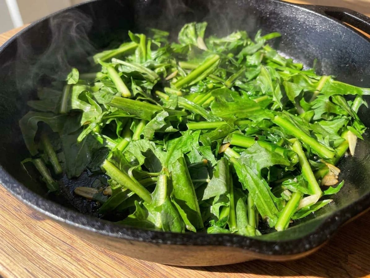 Cooking dandelion leaves